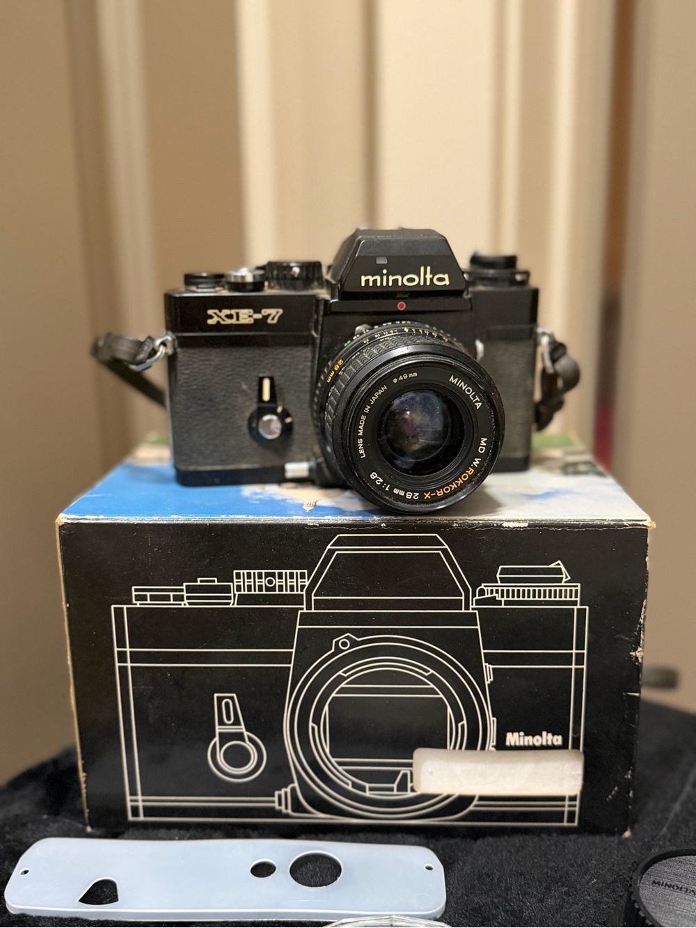 1974 Minolta XE-7 Vintage 35mm SLR Camera 28mm Lens - Black - Picture 4 of 4